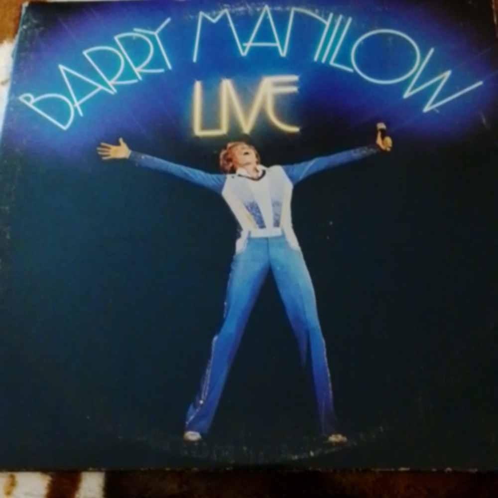 Barry Manilow Live Album Cover